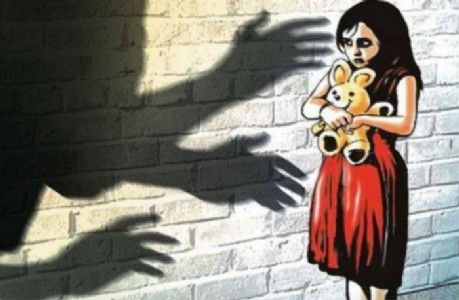 Maharajganj News : अमहवा नदी किनारे दबिश, पॉक्सो समेत गंभीर धाराओं में वांछित दो गिरफ्तार