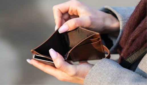 Maharajganj News : वेतन-मानदेय की देरी से फीकी पड़ सकती है होली, 2 मार्च पर टिकी उम्मीदें