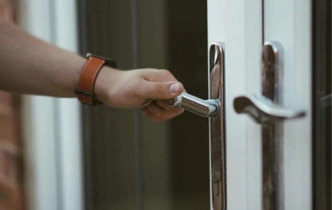 Maharajganj News : फुसफुसाहट ने खोल दिया सारा राज, फिर बाहर से बंद हुआ दरवाजा!