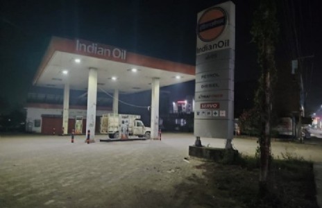 Maharajganj News : पेट्रोल पंप बंद, अफवाह ने मचाया हड़कंप! कुछ ही घंटों में खत्म हुआ हजारों लीटर ईंधन