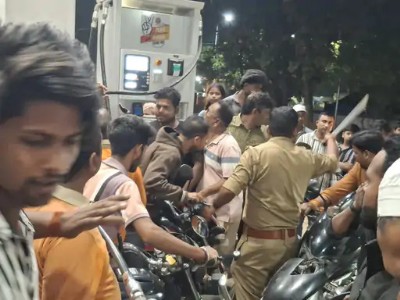 Maharajganj Fuel Shortage : एक पंप, सैकड़ों वाहन... पेट्रोल के लिए मची भगदड़! प्रशासन ने संभाली कमान