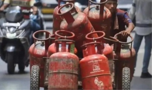 Maharajganj News : गैस एजेंसी का बड़ा खेल उजागर! बुकिंग के बाद भी नहीं मिल रहा सिलेंडर, FIR दर्ज