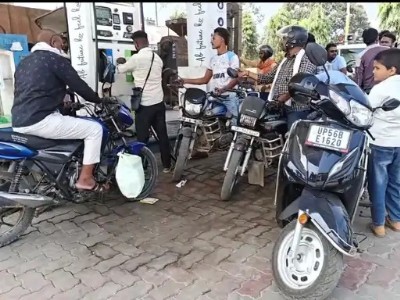 Maharajganj अफवाह या हकीकत? रात होते ही क्यों लगने लगीं पेट्रोल पंपों पर कतारें?