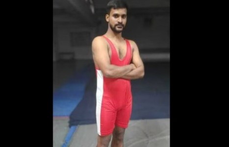 Sports News : मजदूर का बेटा अब नेशनल रिंग में! महराजगंज का राहुल इंटर यूनिवर्सिटी बॉक्सिंग चैंपियनशिप में दिखाएगा दम