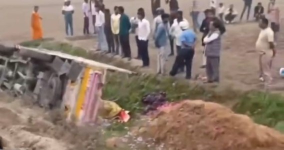 Maharajganj News : अमड़ी पुल के पास बड़ा हादसा: श्रद्धालुओं से भरी पिकअप पलटी, मची चीख-पुकार