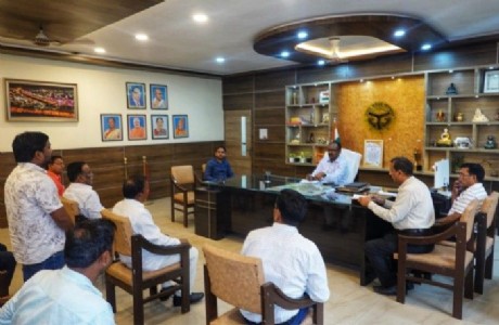 Fuel Shortage In District : महराजगंज में पेट्रोल-डीजल की कमी? डीएम ने बैठक कर बताया क्या है सच्चाई