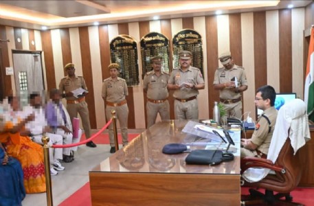 Maharajganj News : जनता दर्शन में उमड़ी फरियादियों की भीड़! क्या हर शिकायत को मिलेगा समय पर न्याय?