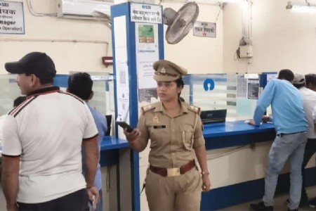 Maharajganj News : धोखाधड़ी रोकने के लिए अलर्ट मोड में जिले की पुलिस, अभी जारी रहेगा अभियान