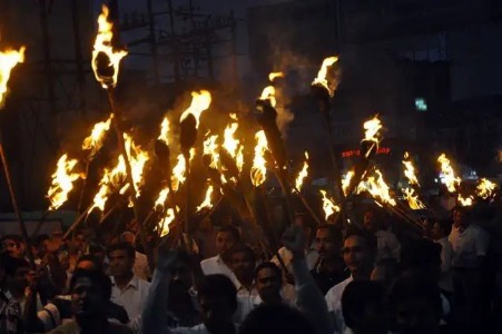 Maharajganj News : शाम 5 बजे जलेंगी मशालें! टीईटी को लेकर शिक्षकों ने लिया ये बड़ा फैसला!