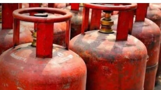 Maharajganj News : रिकॉर्ड में कुछ, स्टॉक कुछ... 227 सिलेंडर कहां गायब?