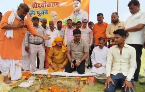 Maharajganj News : वर्षों की मांग पूरी! अब बदलेगा छठ घाट का स्वरूप, शुरू हुआ सुंदरीकरण कार्य