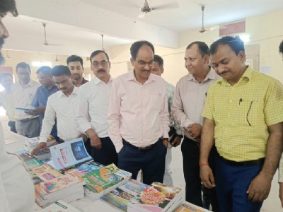 Maharajganj News : किताबों के नाम पर खेल ख़त्म ! नियम तोड़ा तो सीधा FIR