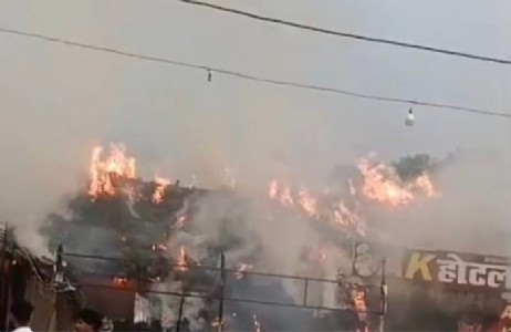 Maharajganj News : चंद मिनटों में राख हुआ प्रसिद्ध होटल! साजिश या हादसा?