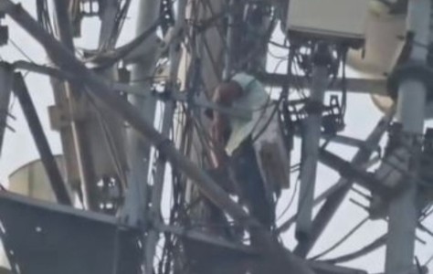 Maharajganj News : मानसिक रूप से परेशान युवक चढ़ा ऊपर, नीचे सांसें थामे खड़ी भीड़ ! आखिर क्या हुआ सिराजुद्दीन के साथ