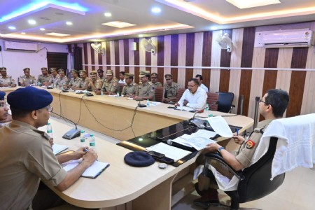 Maharajganj News : रात 10 बजे अपराध पर 'वार मीटिंग' ! नए एसपी का एक्शन प्लान तैयार