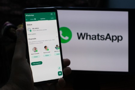 Maharajganj News : व्हाट्सएप्प स्टेटस बना बवाल की वजह ! पड़ोसियों ने महिला का किया ये हाल