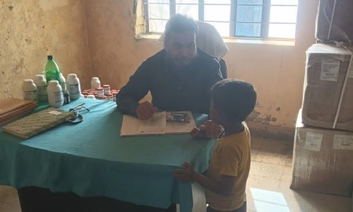 Maharajganj News : सर्दी-बुखार का कहर! आरोग्य मेले में पहुंचे 1390 मरीज