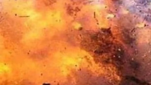 Maharajganj News : चुनाव के लिए पर्चा भरने पहुंचे थे, अचानक बम फटते ही भागे प्रत्याशी