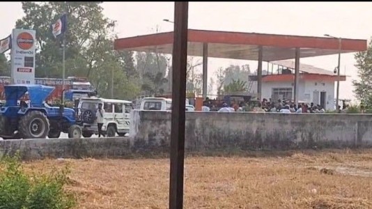 Petrol Black Marketing : नेपाल बॉर्डर पर पेट्रोल की कालेबाजारी का खेल! आखिर क्यों खामोश है सिस्टम?