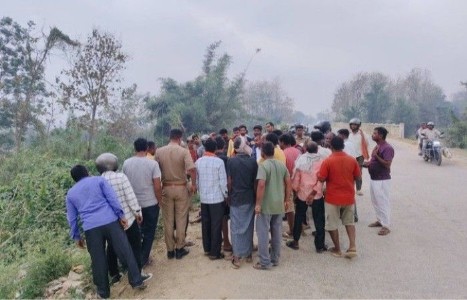 Maharajganj News : चंदन नदी पुल के पास मिला युवक का शव, हादसा या साजिश? जांच में जुटी पुलिस