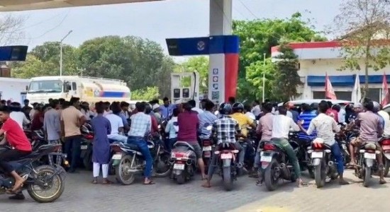 Maharajganj News : रहस्यमयी तरीके से सूख गए पेट्रोल पंप, एक ही पंप पर मची अफरा-तफरी