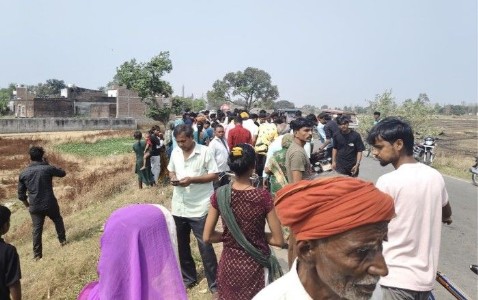 Maharajganj News : सड़क पर तड़पते रहे घायल ! देरी से पहुंची एम्बुलेंस