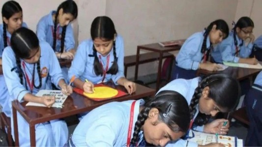 Maharajganj News : अब छुट्टियां नहीं होंगी बेकार! 11-12 के छात्रों के लिए शुरू हुए 28 फ्री ऑनलाइन कोर्स