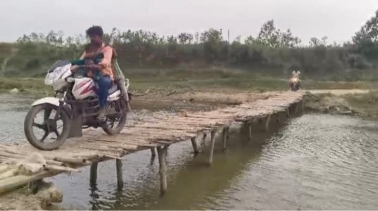 Maharajganj News : पुल नहीं तो वोट नहीं... आखिरकार सरकार ने सुनी सेमरहवां के लोगों की आवाज!