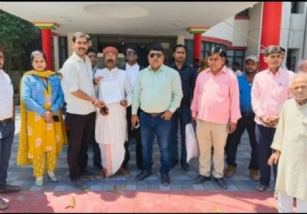 Maharajganj News : धीरे-धीरे शिक्षा बन रही बोझ ! अभिभावकों ने उठाई आवाज़