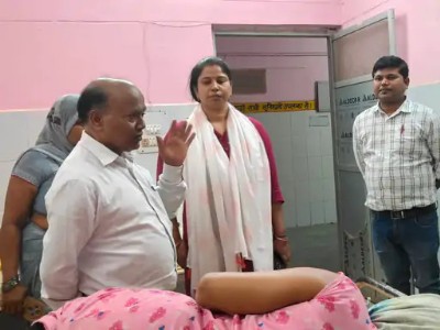 Maharajganj News : रात 9 बजे CHC परतावल में CMO की दबिश! इमरजेंसी-लेबर रूम का लिया जायजा
