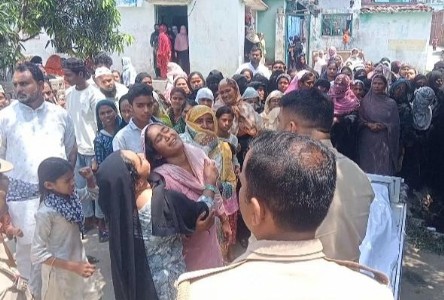 Maharajganj News : रात में घर से निकला हकामुद्दीन सुबह पुलिया के नीचे मिला मृत, हत्या की आशंका से दहला गाँव