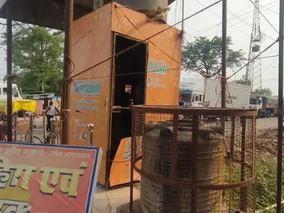 Maharajganj News : सोनौली में प्यासे लोग, करोड़ों की योजना बेकार! 6 साल से बंद पड़े वाटर एटीएम पर उठे सवाल