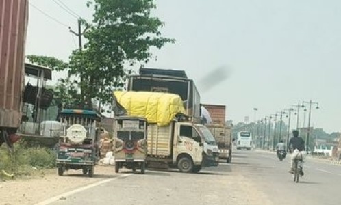 Maharajganj News : दिल्ली-नौतनवा टूरिस्ट बसों में 'सवारी' नहीं, बल्कि नेपाल जा रहा ये सामान !