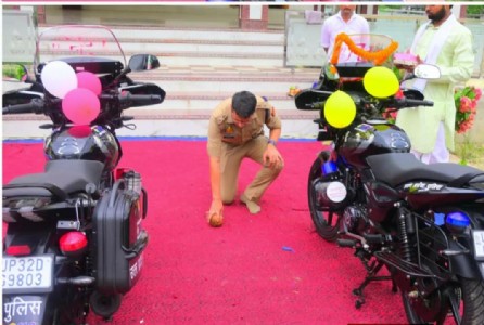 Maharajganj News : भीड़भाड़ वाले इलाकों में तुरंत पहुंचेगी यूपी-112, पुलिस को मिले नए बाइक वाहन