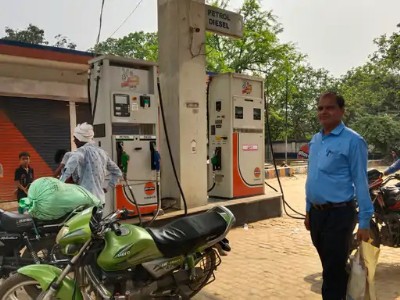 Maharajganj News : हाहाकार ! चार दिन से सूखे पड़े पेट्रोल पंप, ईंधन के लिए भटक रहे लोग