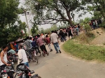 Maharajganj News : 11 हजार वोल्ट का करंट बना काल, पेड़ पर ही लटकता रहा बच्चे का शव