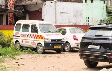 Maharajganj News : सरकारी अस्पताल परिसर में खड़ी मिली निजी एंबुलेंस, उठे बड़े सवाल