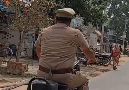 Maharajganj News : बिना हेलमेट सड़क पर निकले दरोगा, फिर उनके साथ जो हुआ...
