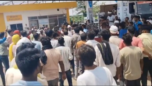 Maharajganj News : हॉकी और लात-घूंसों से युवक की बेरहमी से पिटाई, वायरल वीडियो के बाद पुलिस पर उठे सवाल