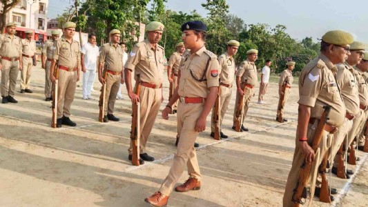 Maharajganj News : पुलिस लाइन में गूंजे कदमताल के स्वर, जांची गई जवानों की फिटनेस