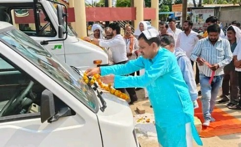 Maharajganj News : अब फरेंदा में सफाई व्यवस्था होगी हाईटेक! नगर पंचायत में शामिल हुए नए वाहन