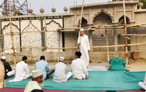 Maharajganj News : बकरीद पर महराजगंज में दिखी गंगा-जमुनी तहजीब, ईदगाह पहुंचे सपा कार्यकर्ता