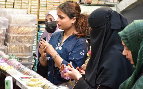 Maharajganj News : बकरीद से पहले बाजारों में उमड़ी भीड़, देर रात तक चली खरीदारी
