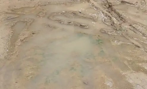 Maharajganj News : कई लोग हो चुके हैं चोटिल, फिर भी नहीं शुरू हुआ मरम्मत कार्य