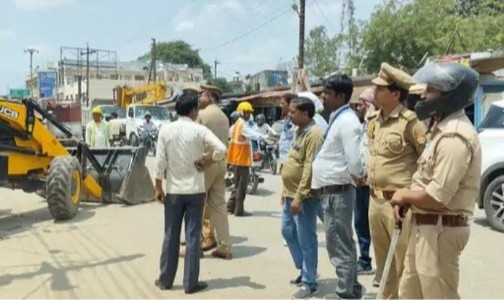 Maharajganj News : सालों से बंद रास्ता... एक दिन में खुला! बुलडोजर चला तो सामने आई असली तस्वीर