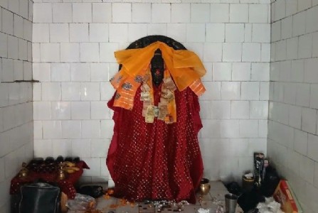 Mahdeiya Temple : पोखरे की खुदाई में निकली थी यह रहस्यमयी मूर्ति, आज दूर-दूर से दर्शन को पहुंचते हैं श्रद्धालु