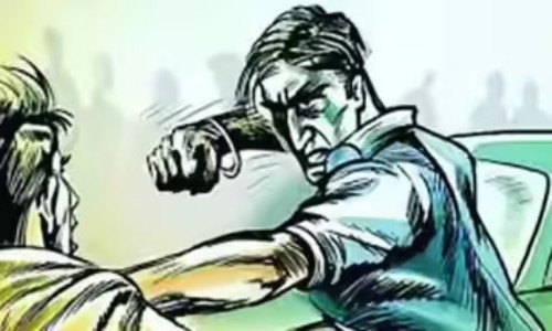 Maharajganj News : गैस भराने की लाइन में भिड़े दो युवक ! पुलिस को करना पड़ा हस्तक्षेप