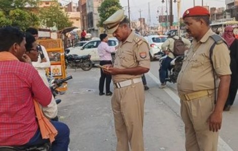 Maharajganj News : तीन सवारी और बिना सीट बेल्ट वालों की शामत ! 140 वाहन चालकों पर गिरी गाज