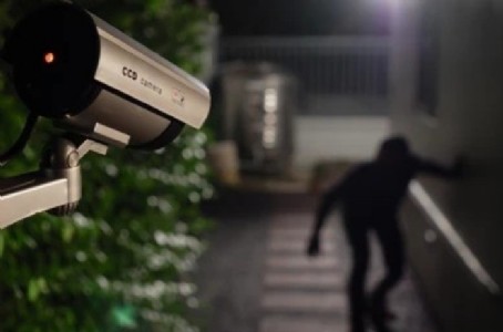 Maharajganj News : दुकान में आया ग्राहक या चोर? CCTV फुटेज ने खोल दी पूरी पोल