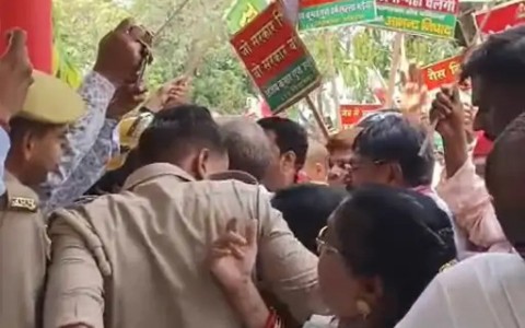 Maharajganj Politics : महंगाई और डीजल संकट पर सपा का हल्लाबोल, कलेक्ट्रेट में जोरदार प्रदर्शन